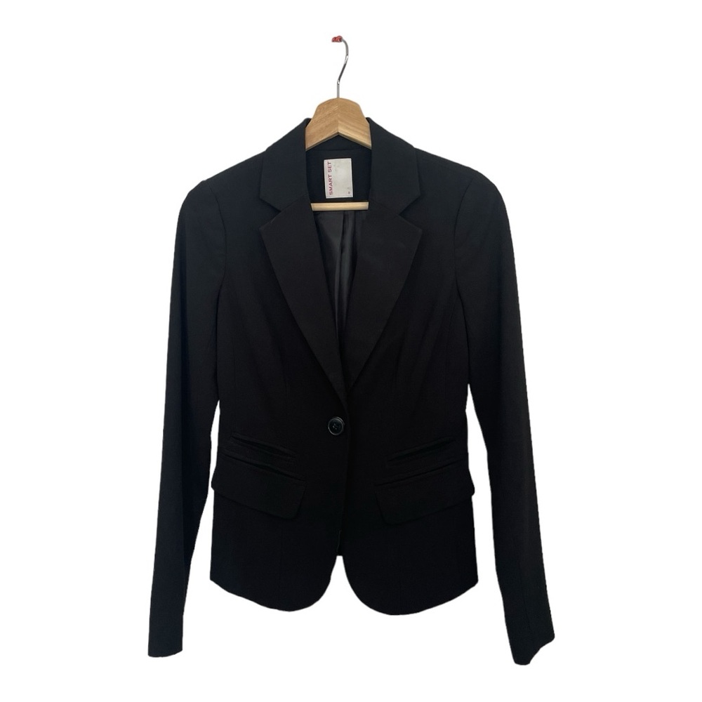 Smart Set Women's Black Blazer. Button-up and Long Sleeves. Size 0.